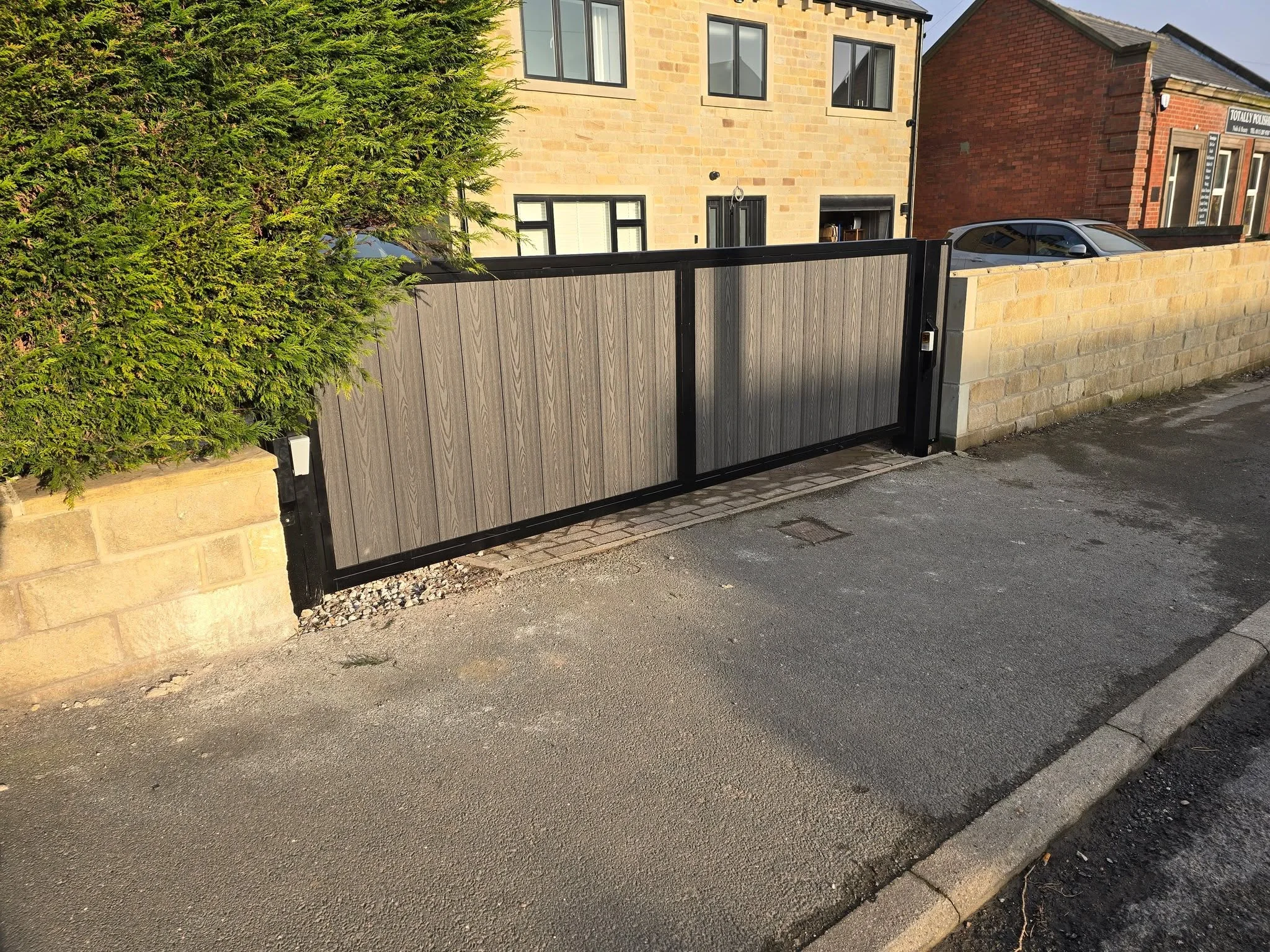 Composite sliding gate